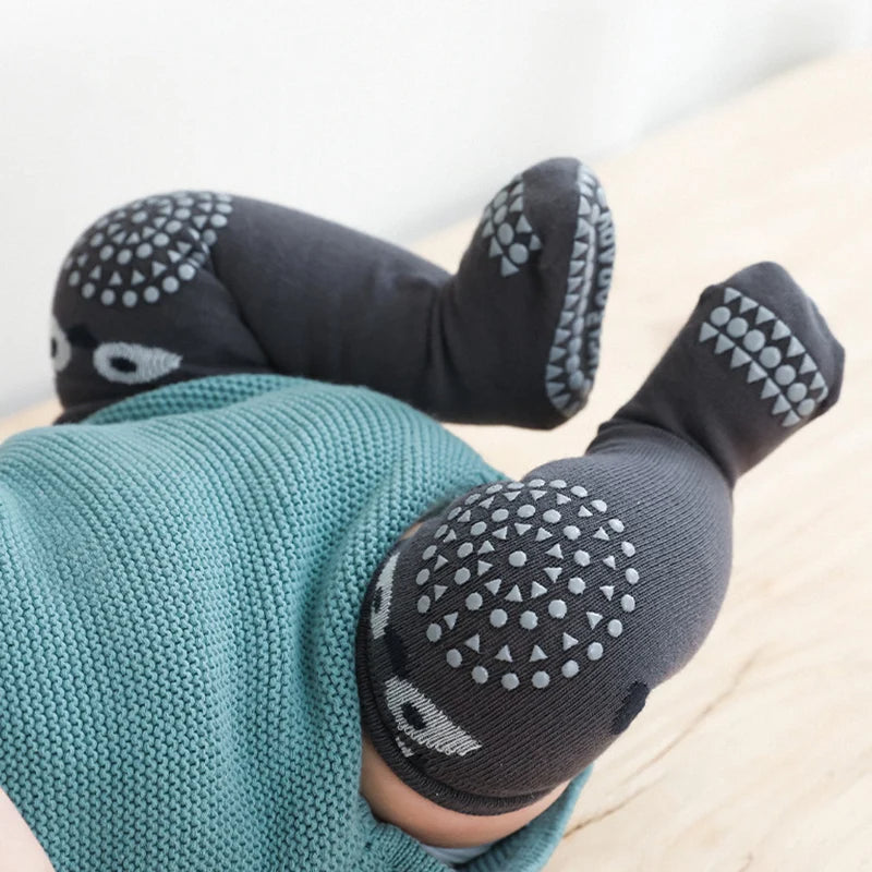 Goggly™ Anti-Bruise Crawling Socks | Soft-Cloud Knee Protection & Non-Slip Grip (3-Pair Bundle)